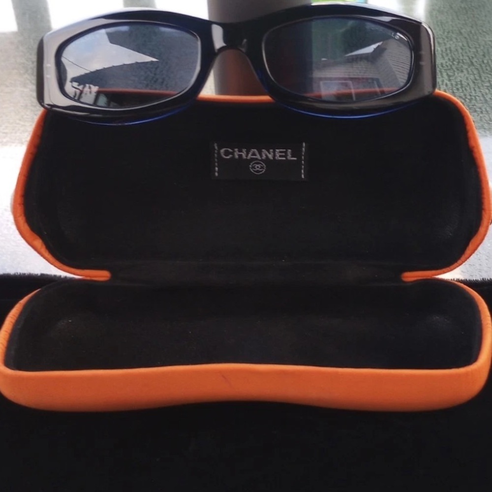 Like New💛CHANEL vintage  Black/ Dark blue Sunglasses with Gold Detail - Picture 11 of 11